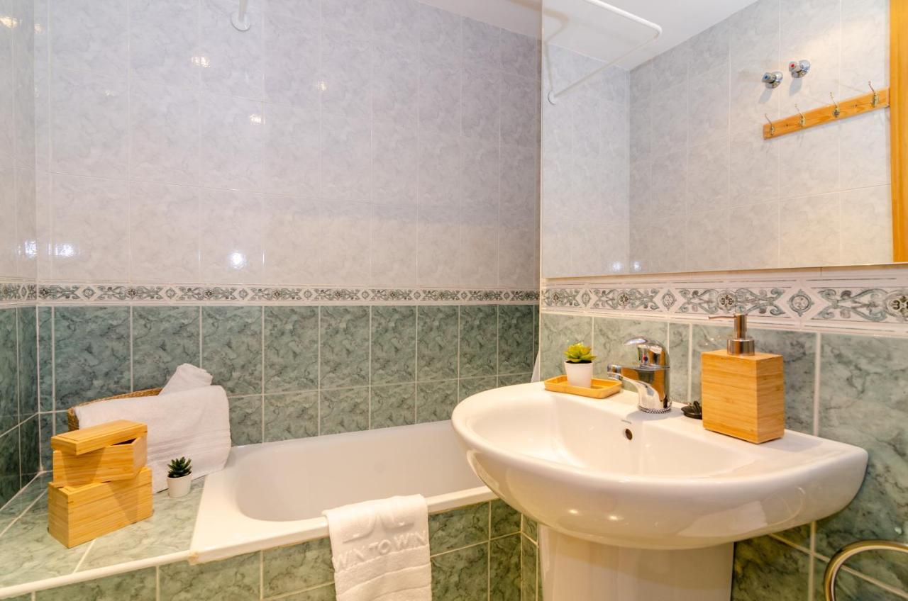 Wintowinrentals Pool, Sunny Side & Free Parking. Apartment *